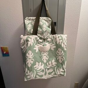 ALOHA Collection tote with matching pouch
